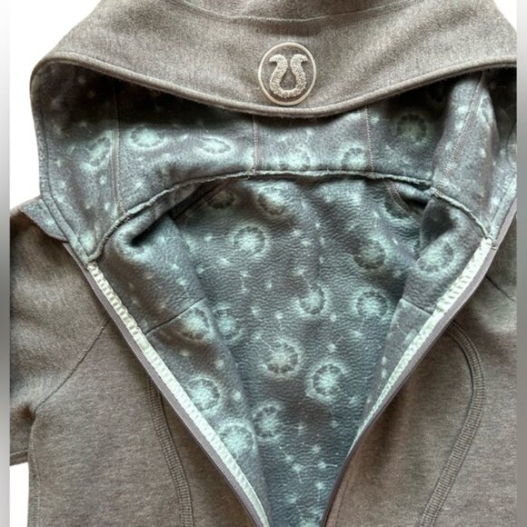 Lululemon Scuba Hoodie Grey Thick Size 8 light blue inside - Picture 5 of 6